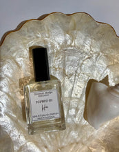 Load image into Gallery viewer, Perfumes
